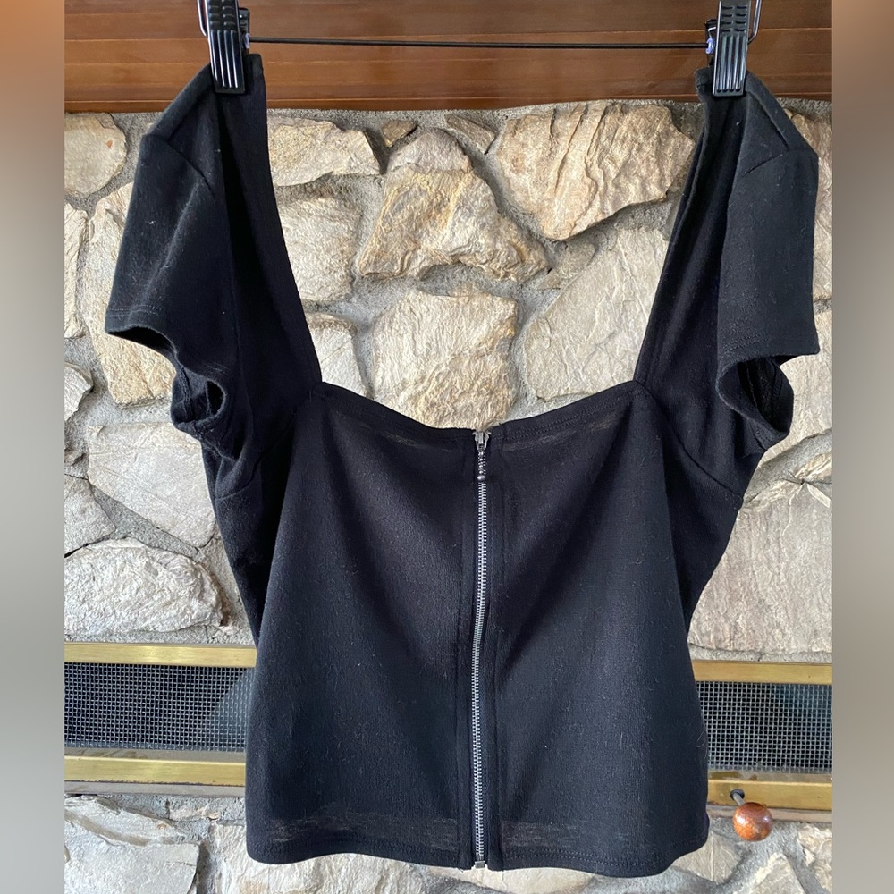 Cap Sleeve Zip crop top.